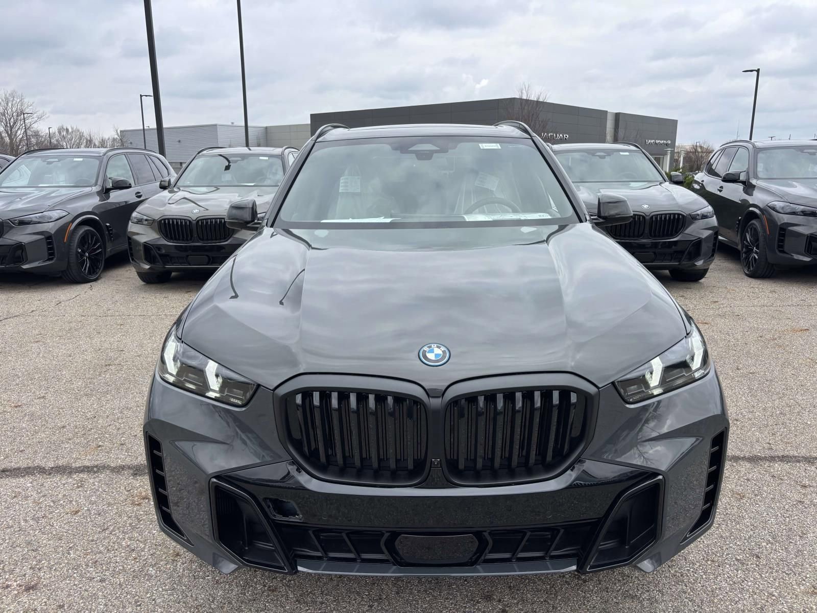 New 2026 BMW X5 xDrive50e image 2