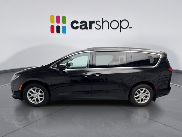 Used 2020 Chrysler Pacifica Touring FWD image 2