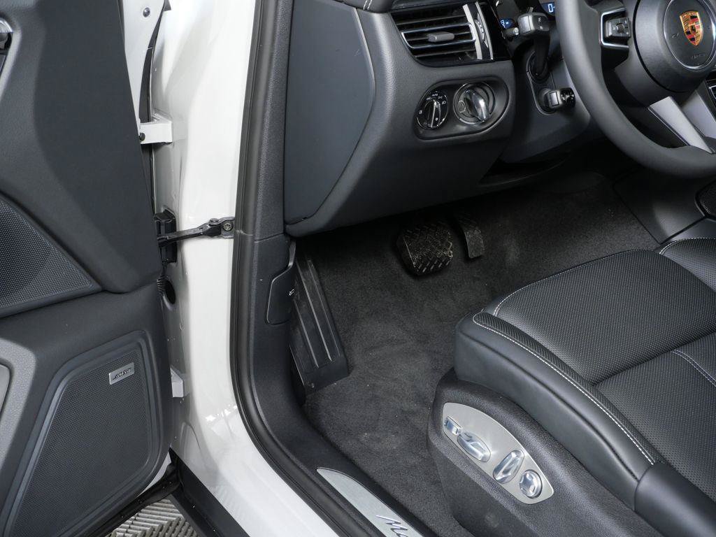 New 2026 Porsche Macan S AWD/4WD image 7