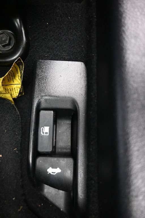 Used 2012 Toyota Camry SE FWD image 25