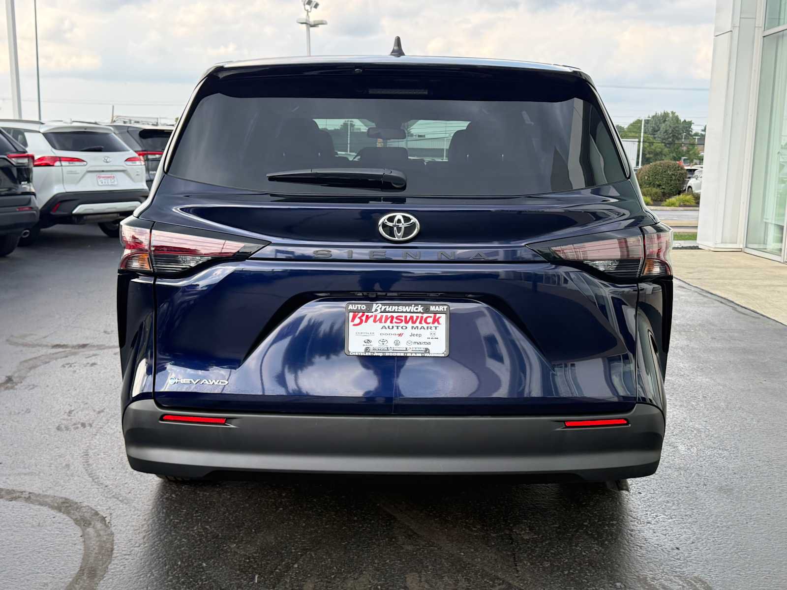 Certified 2026 Toyota Sienna LE AWD/4WD image 5