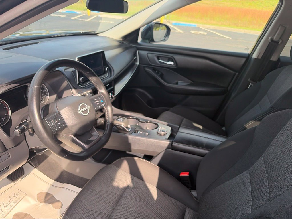 Used 2025 Nissan Rogue SV AWD/4WD image 18