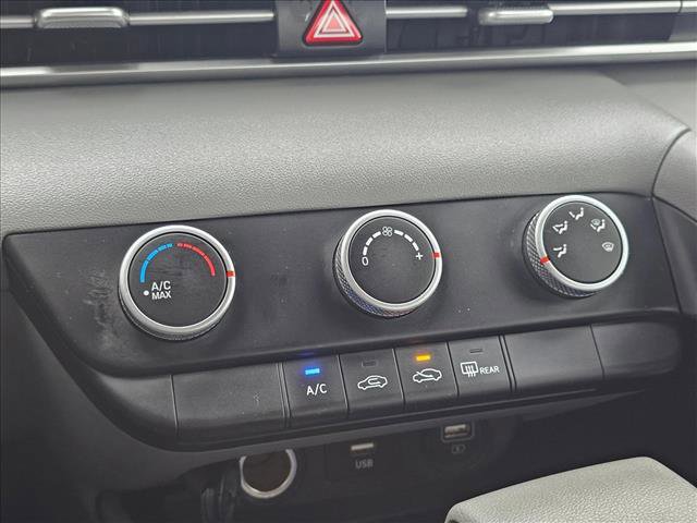 Used 2023 Hyundai Elantra SE w/ Cargo Package image 25