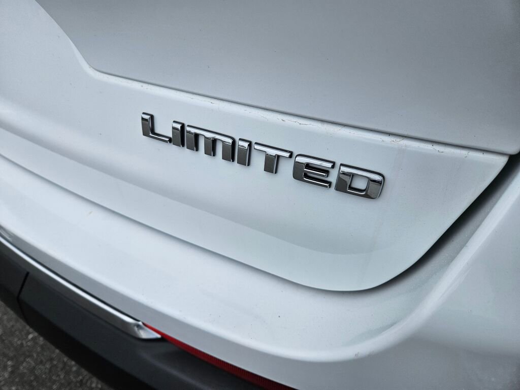 Used 2023 Jeep Grand Cherokee L Limited w/ Luxury Tech Group II AWD/4WD image 11