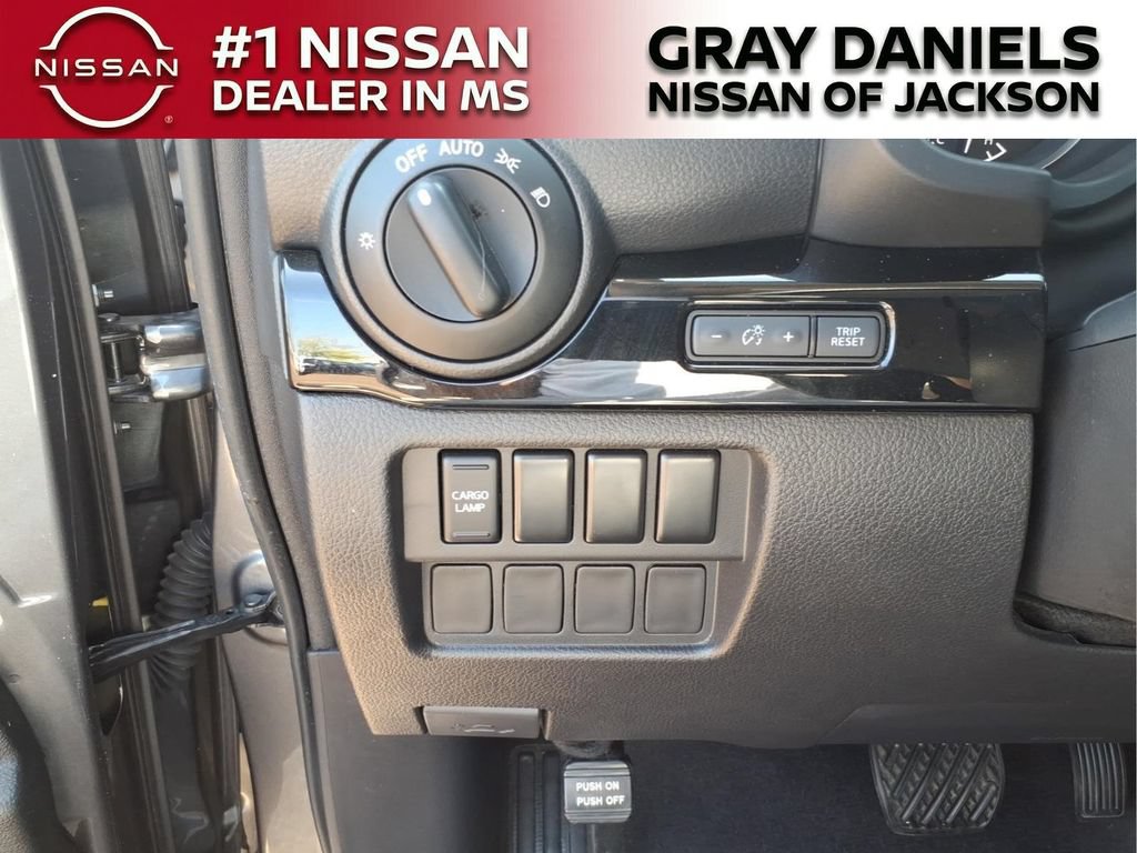 Used 2024 Nissan Titan SV AWD/4WD image 11