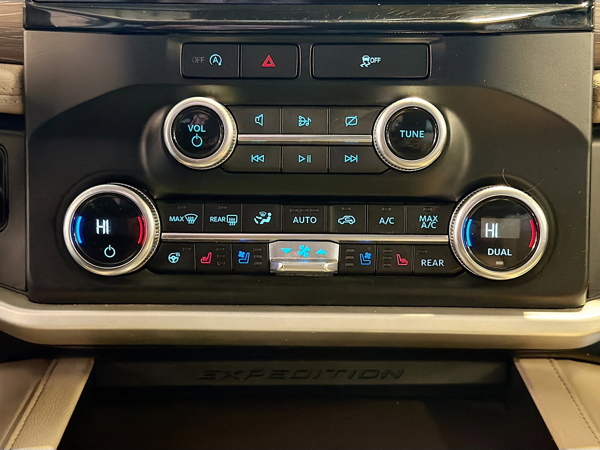 Used 2024 Ford Expedition Limited image 24