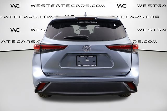 Used 2023 Toyota Highlander XLE FWD image 4