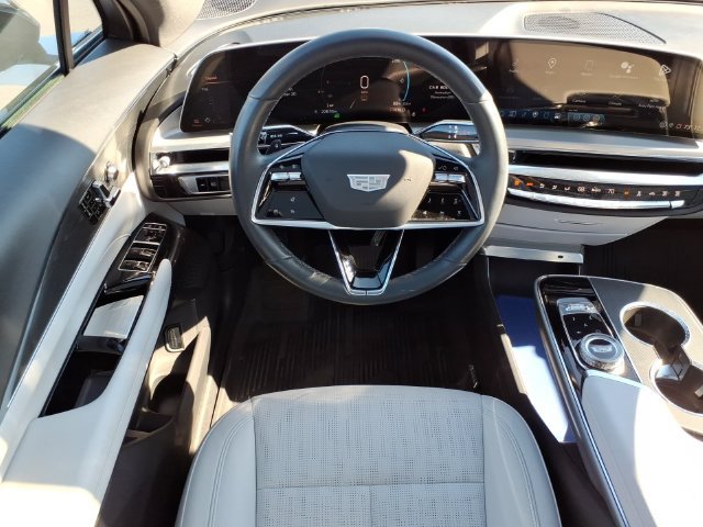 Used 2024 Cadillac Lyriq Luxury AWD/4WD image 16