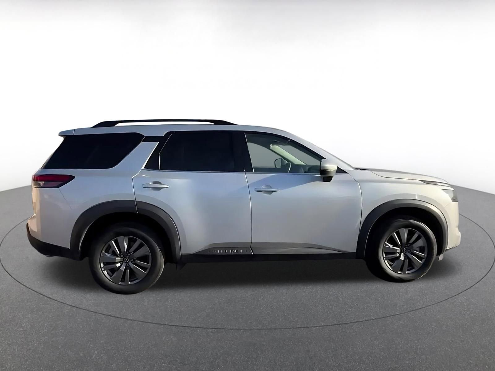 Used 2025 Nissan Pathfinder SV AWD/4WD image 16