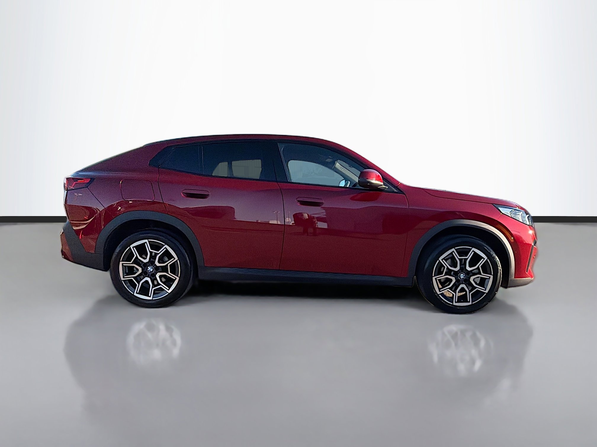 Used 2025 BMW X2 xDrive28i image 2