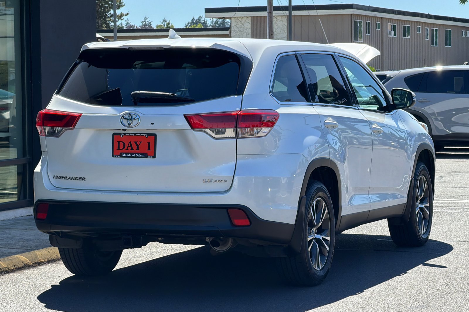 Used 2019 Toyota Highlander Plus AWD/4WD image 5