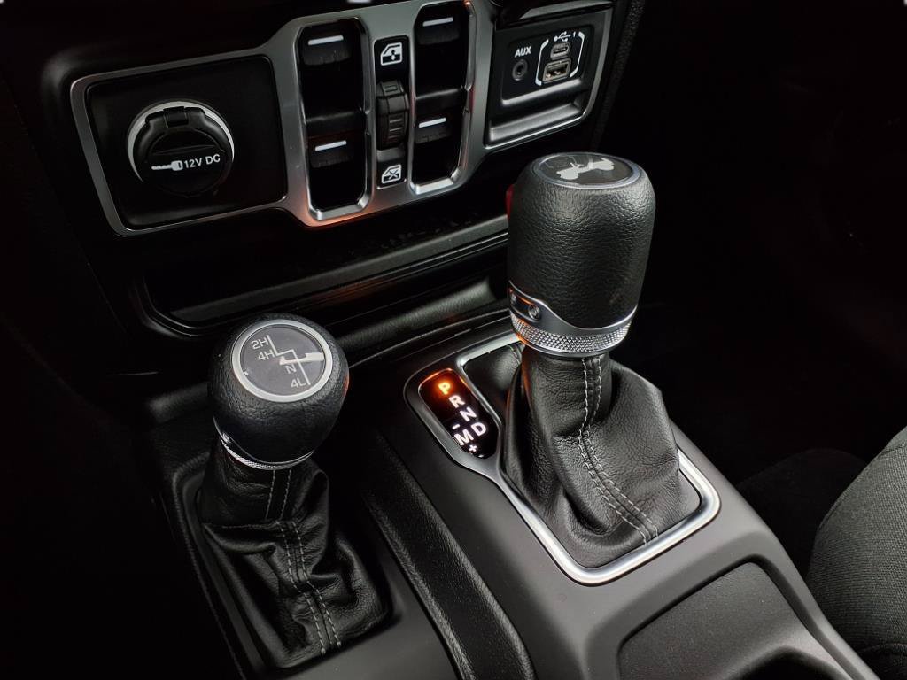 New 2025 Jeep Wrangler Unlimited Sahara AWD/4WD image 11