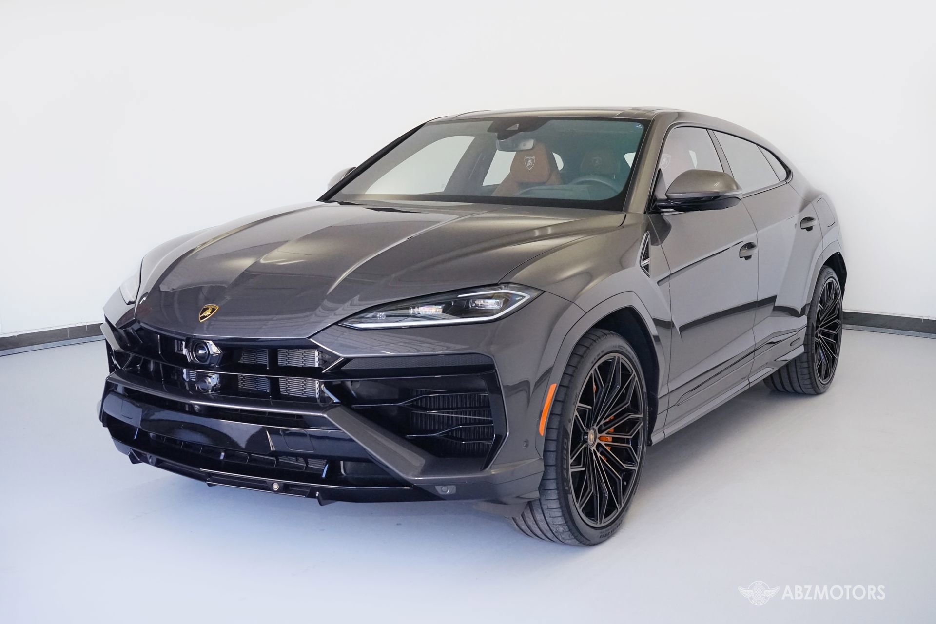 Used 2025 Lamborghini Urus SE image 2
