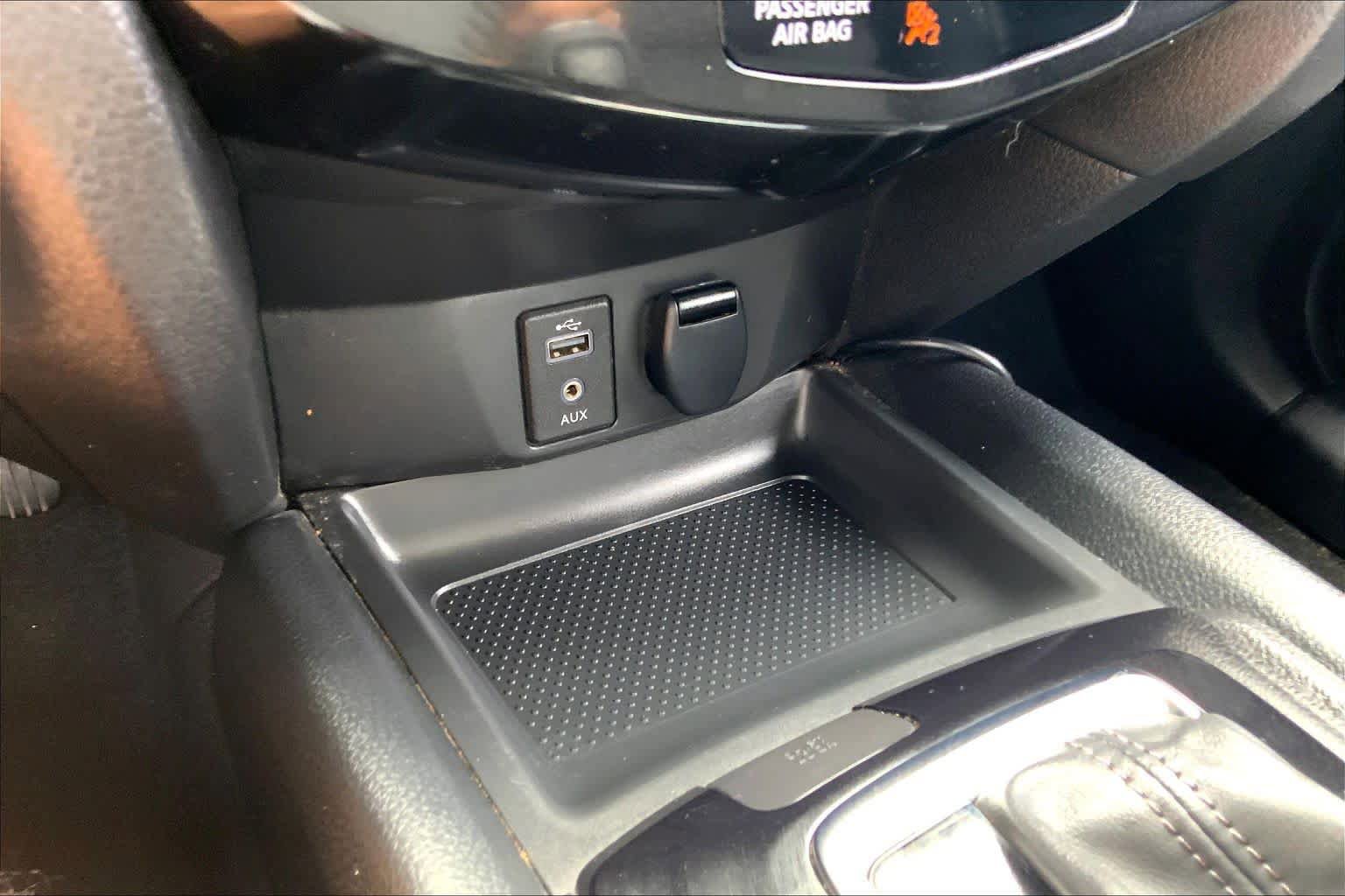 Used 2017 Nissan Rogue S AWD/4WD image 32
