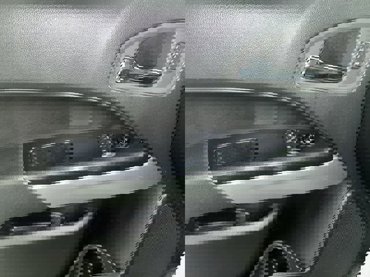 Used 2022 Chevrolet Colorado LT w/ Fleet Safety Package image 13