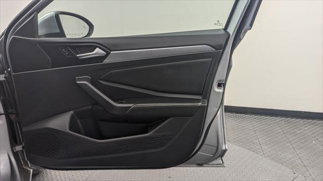 Used 2024 Volkswagen Jetta SE FWD image 21
