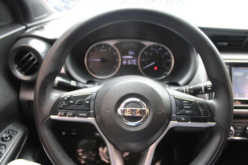 Used 2020 Nissan Kicks S FWD image 9