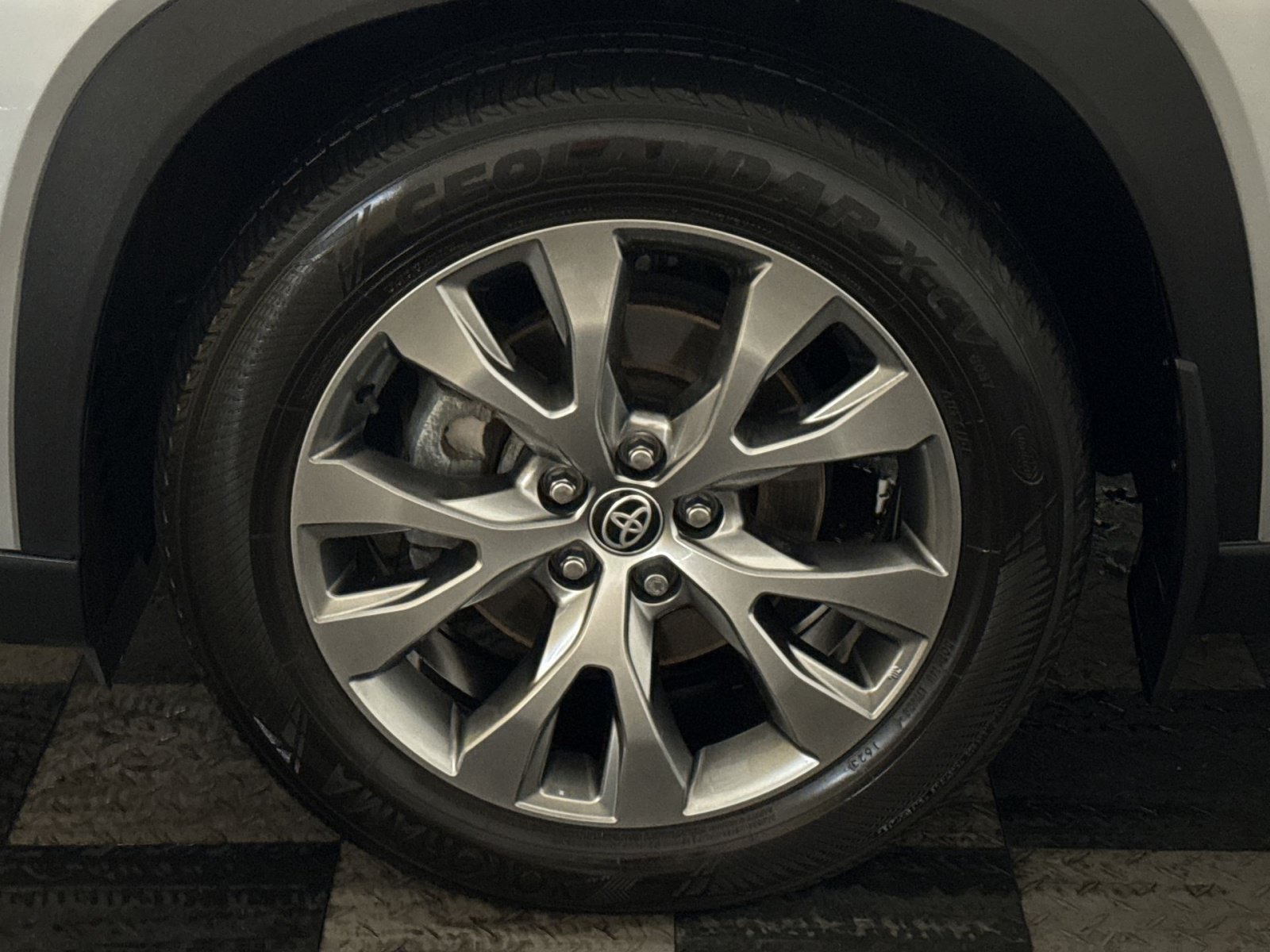 Used 2024 Toyota Grand Highlander AWD image 17