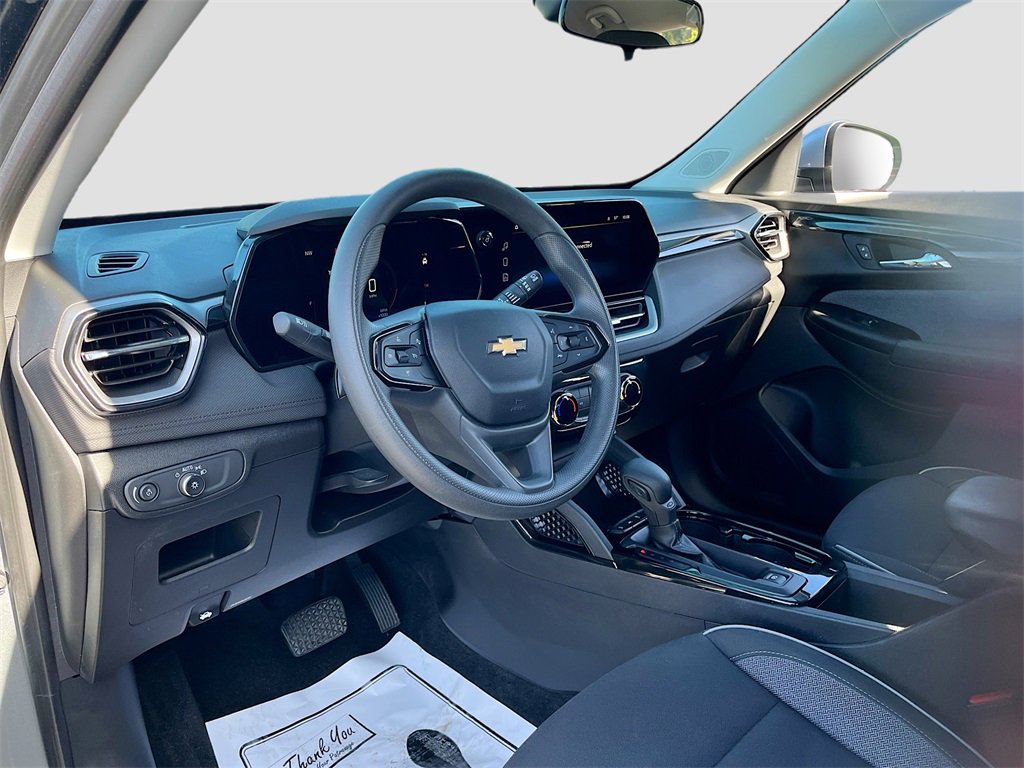 Used 2024 Chevrolet TrailBlazer LT w/ Driver Confidence Package image 9