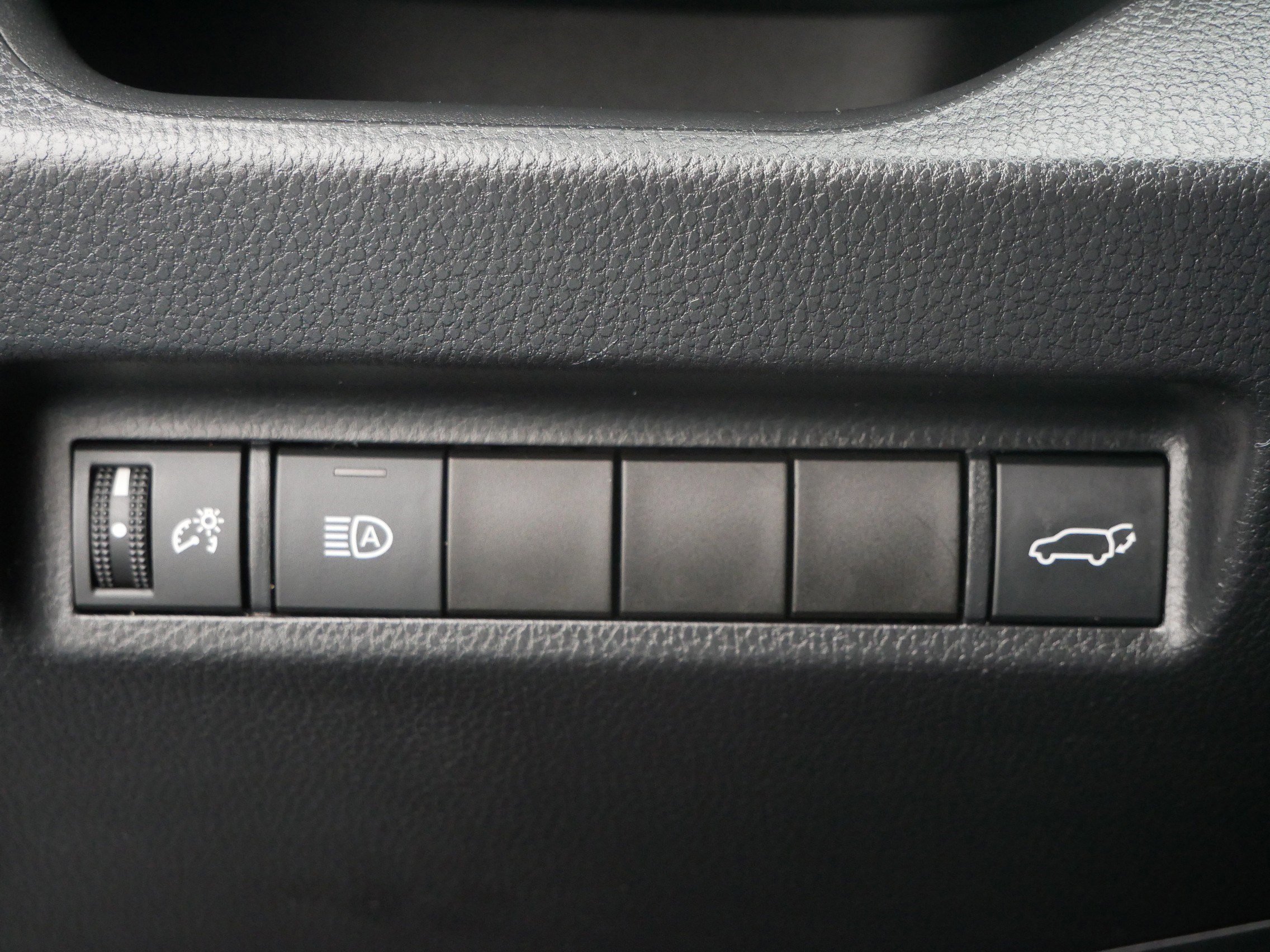 Used 2020 Toyota RAV4 XLE image 26