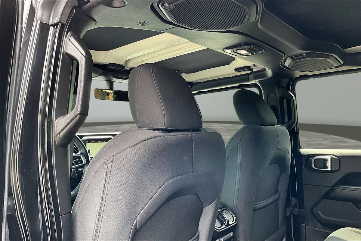 Used 2018 Jeep Wrangler Unlimited Sahara AWD/4WD image 18