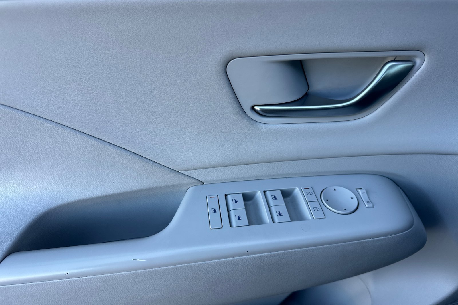 Used 2024 Hyundai Kona Limited FWD image 10
