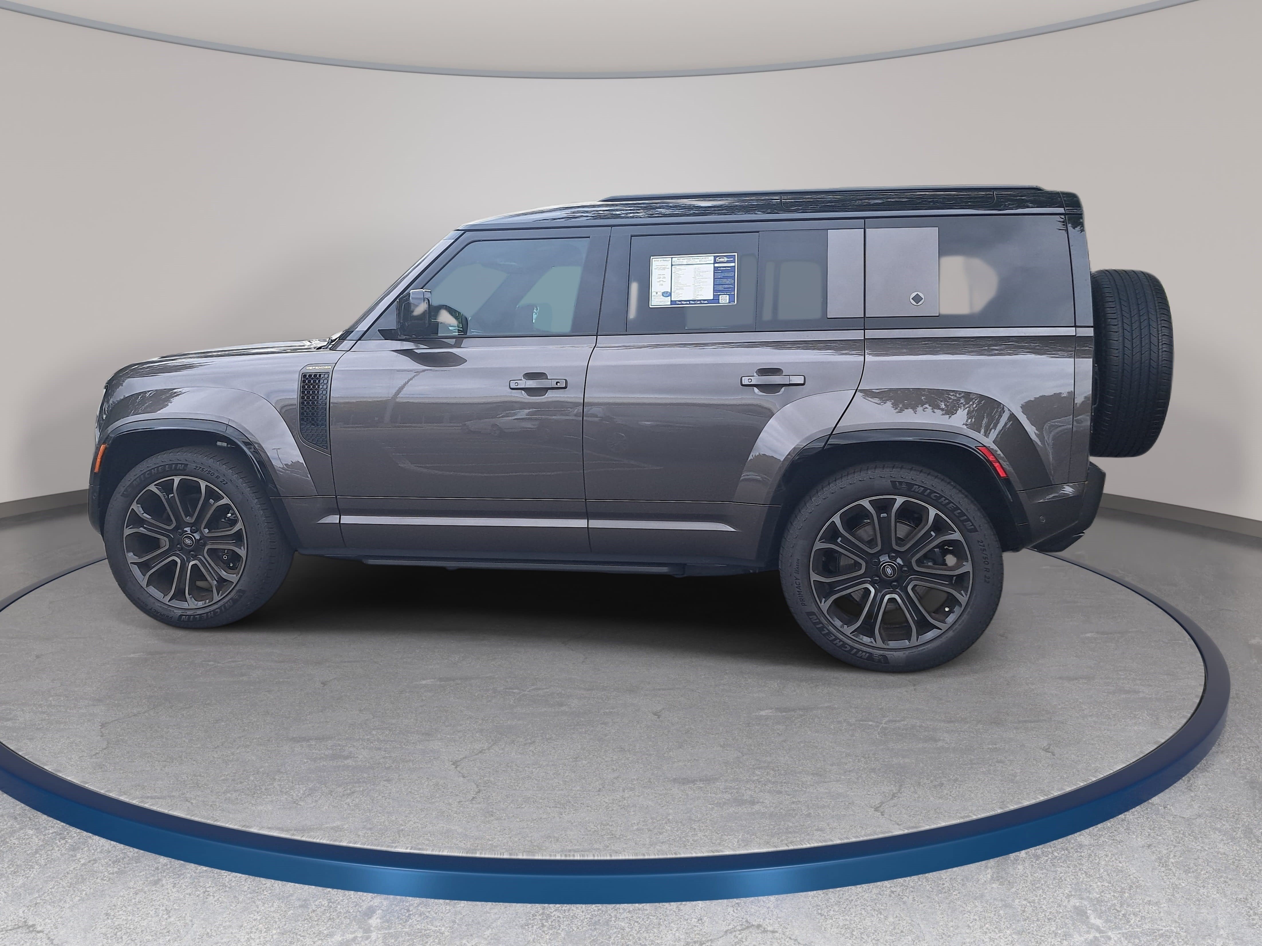 Used 2025 Land Rover Defender 110 AWD/4WD image 8