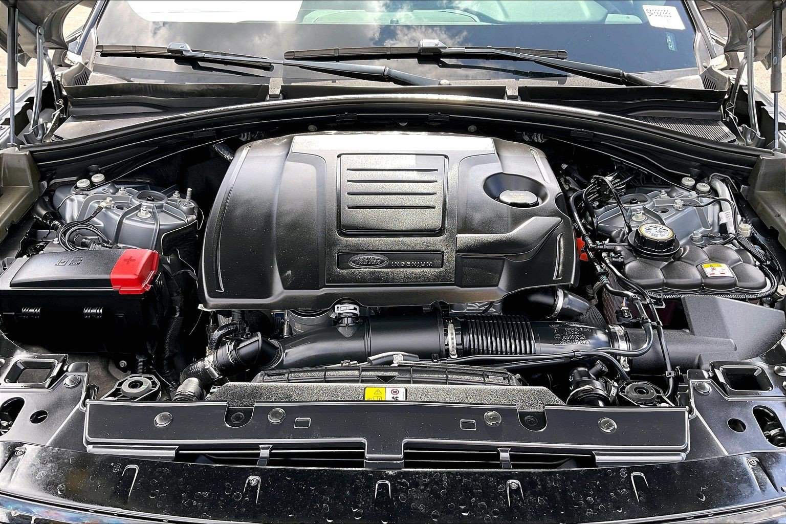 Certified 2025 Land Rover Range Rover Velar S AWD/4WD image 28