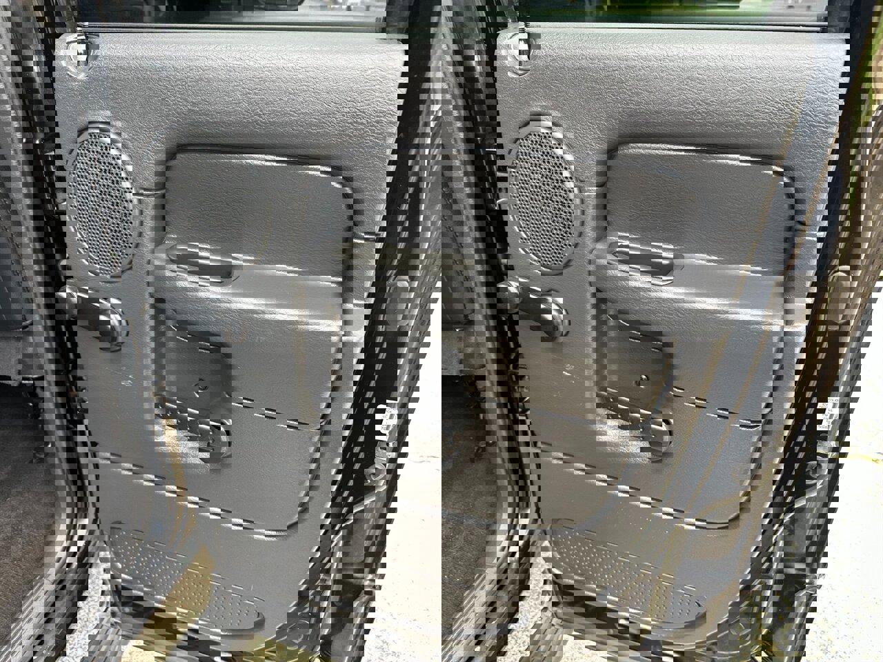 Used 2005 Dodge Ram 2500 Truck ST w/ Trailer Tow Group image 32