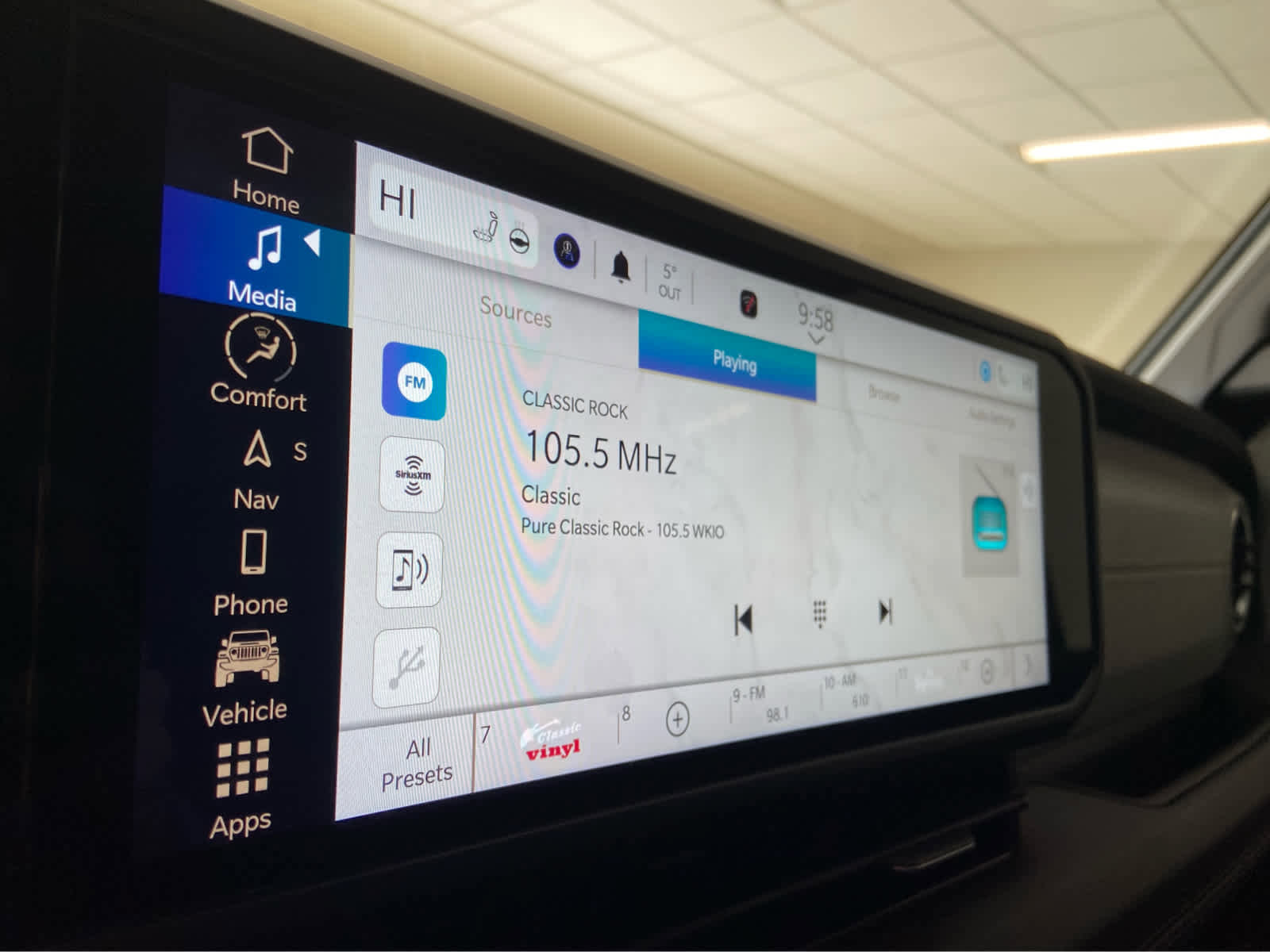 Used 2024 Jeep Wrangler Sahara w/ Technology Group AWD/4WD image 26