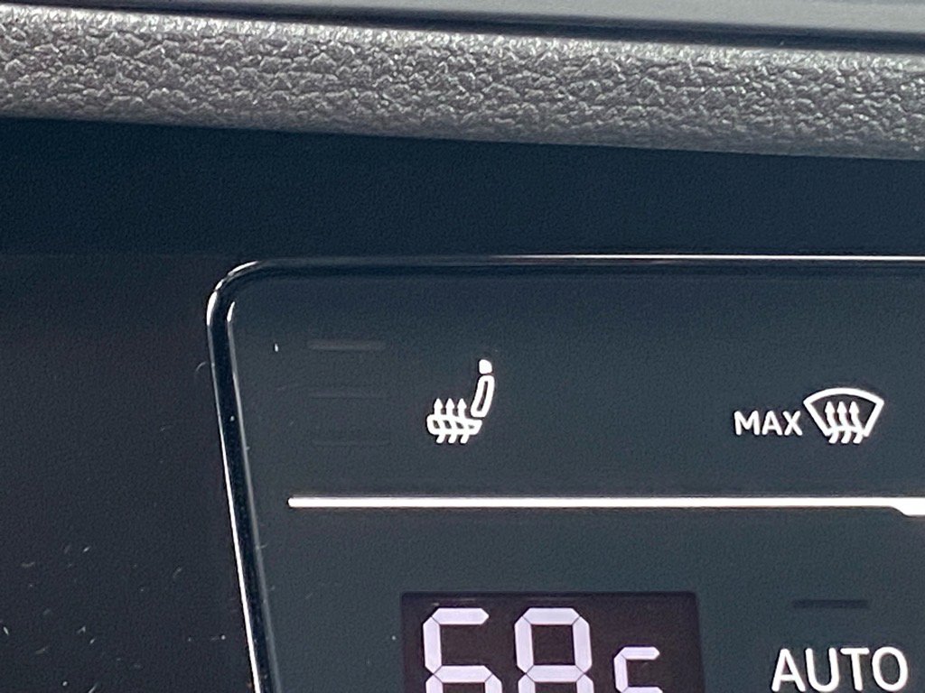 Certified 2025 Volkswagen Jetta Sport image 19