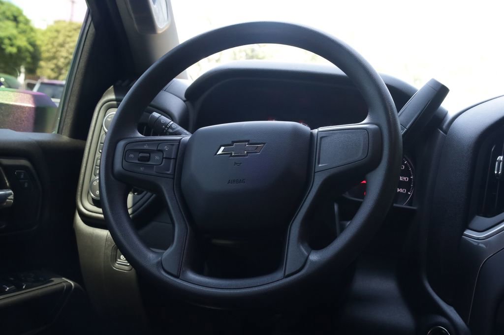 Used 2025 Chevrolet Silverado 2500 Custom w/ Custom Value Package image 6