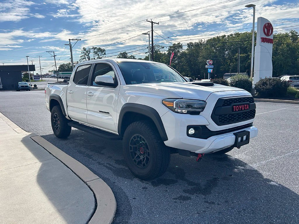 Used 2023 Toyota Tacoma TRD Off-Road w/ Technology Package AWD/4WD image 3