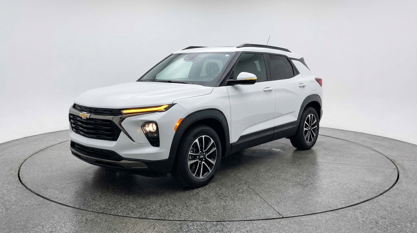 Used 2025 Chevrolet TrailBlazer LT image 2