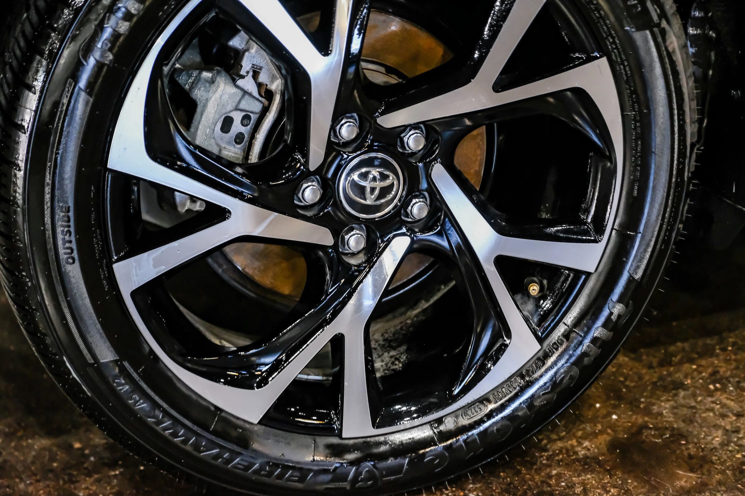 Used 2019 Toyota C-HR XLE FWD image 55