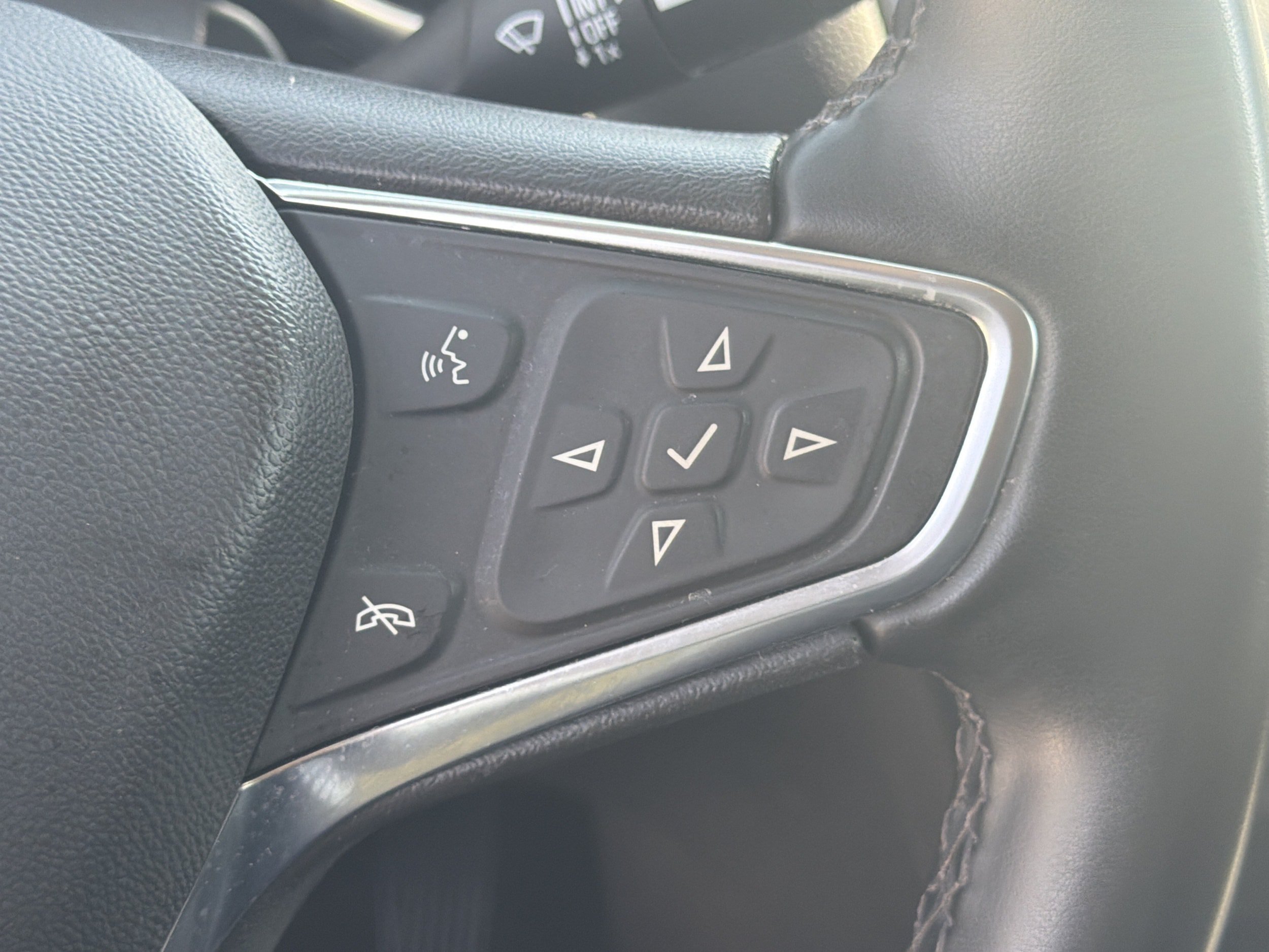 Used 2024 Chevrolet Equinox LT AWD/4WD image 25