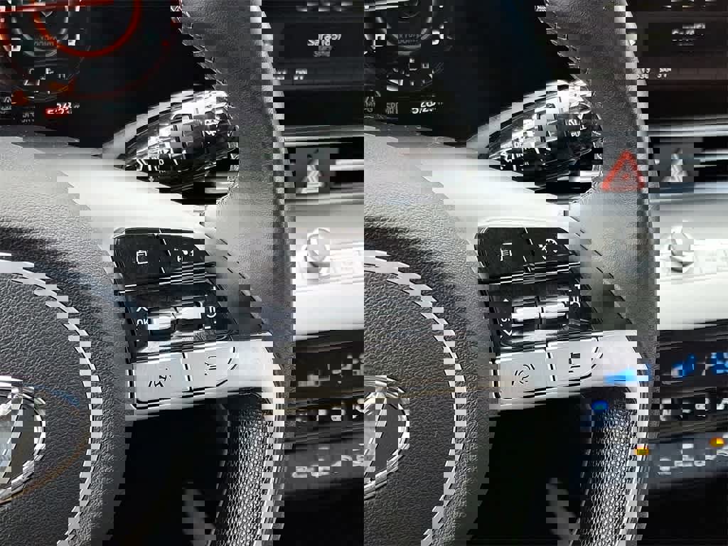 Used 2023 Hyundai Elantra Limited w/ Preferred Accessory Package image 22