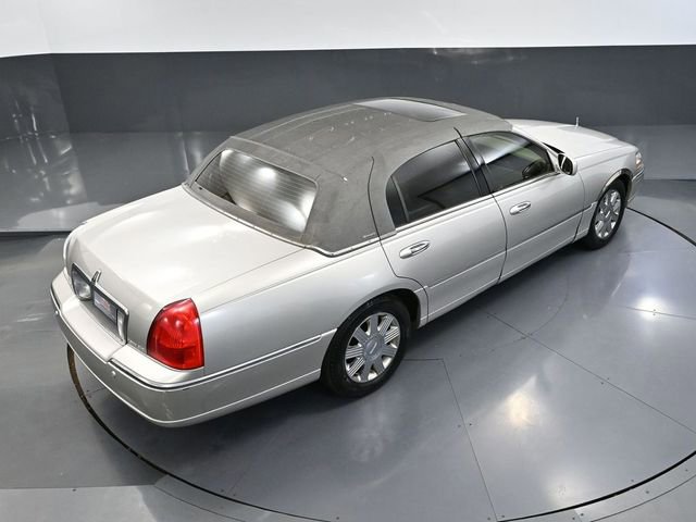 Used 2004 Lincoln Town Car Ultimate RWD image 47