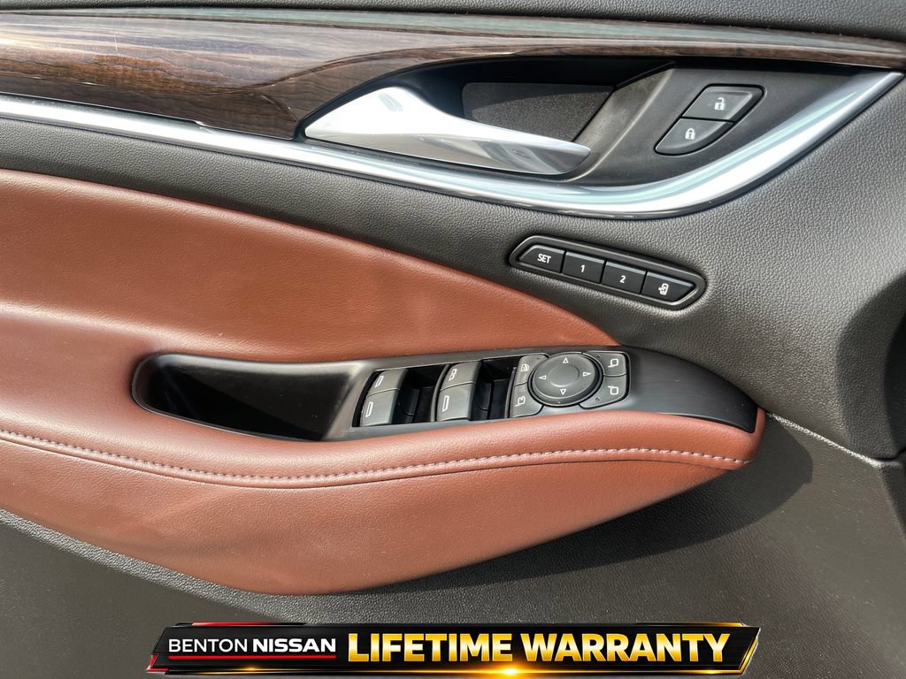 Used 2020 Buick Enclave Avenir w/ Avenir Technology Package FWD image 13