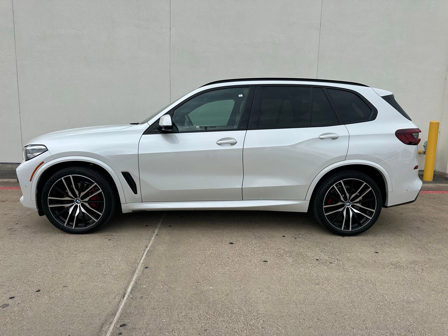 Used 2022 BMW X5 sDrive40i w/ M Sport Package RWD image 2