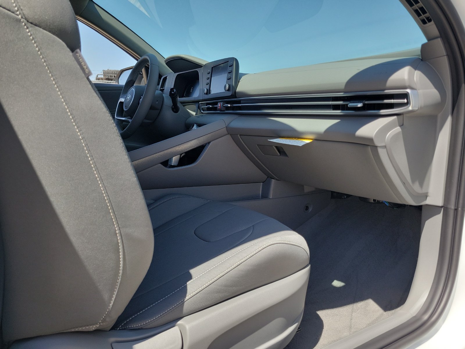 New 2026 Hyundai Elantra Sport FWD image 17