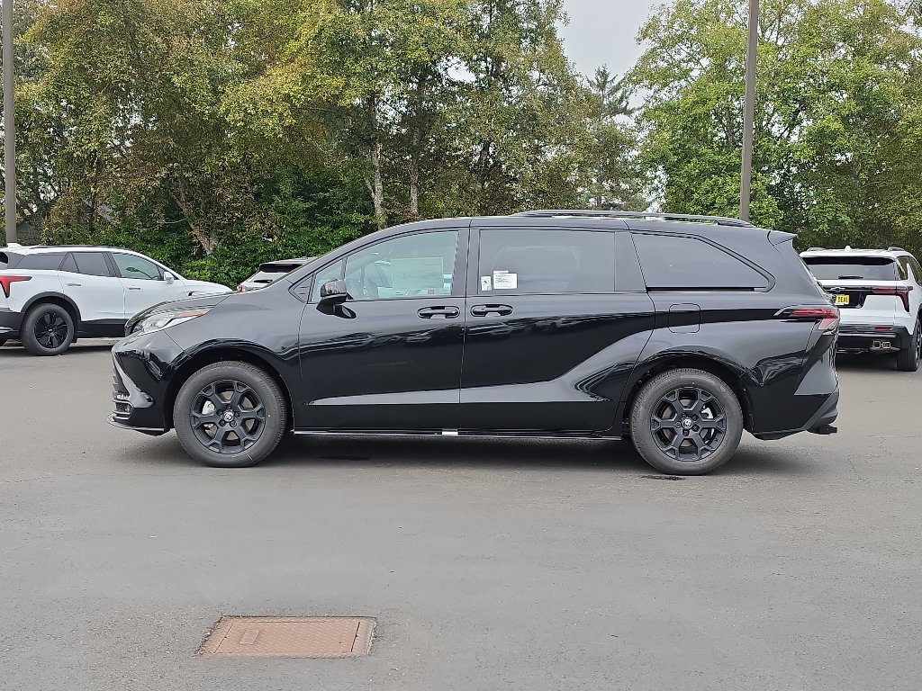 New 2026 Toyota Sienna XLE Woodland Edition AWD/4WD image 6
