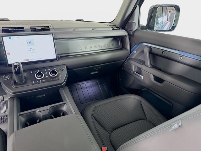 Used 2025 Land Rover Defender 110 S image 26