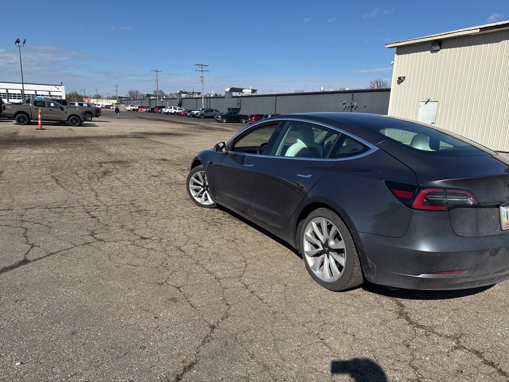 Used 2019 Tesla Model 3 image 5