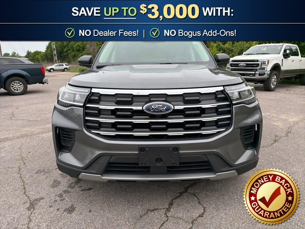 Used 2025 Ford Explorer Active RWD image 2