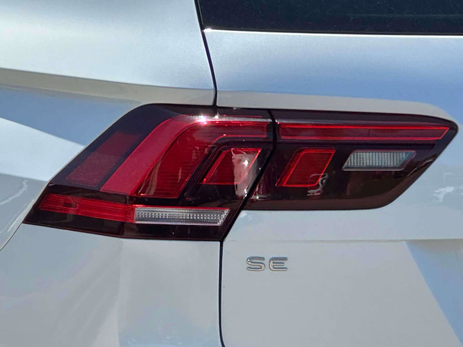 Certified 2023 Volkswagen Tiguan SE R-Line AWD/4WD image 8