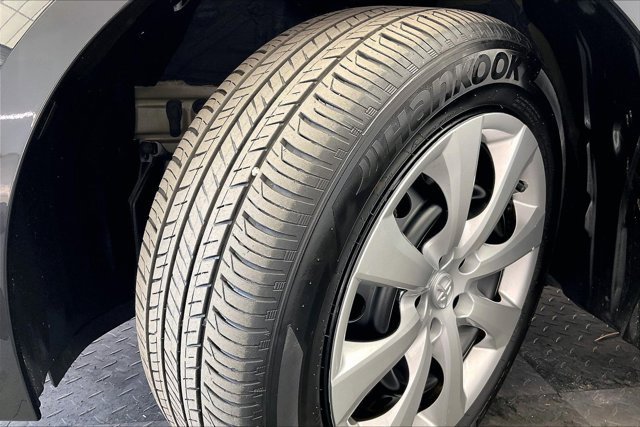 Used 2024 Toyota Corolla LE image 33