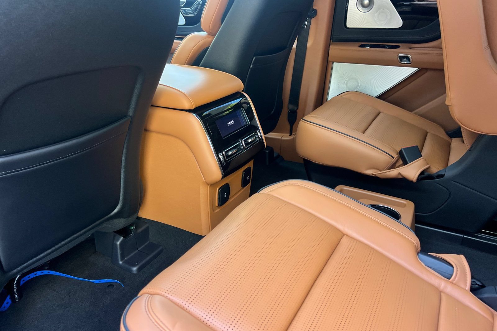 New 2026 Lincoln Aviator Black Label w/ Jet Appearance Package AWD/4WD image 9