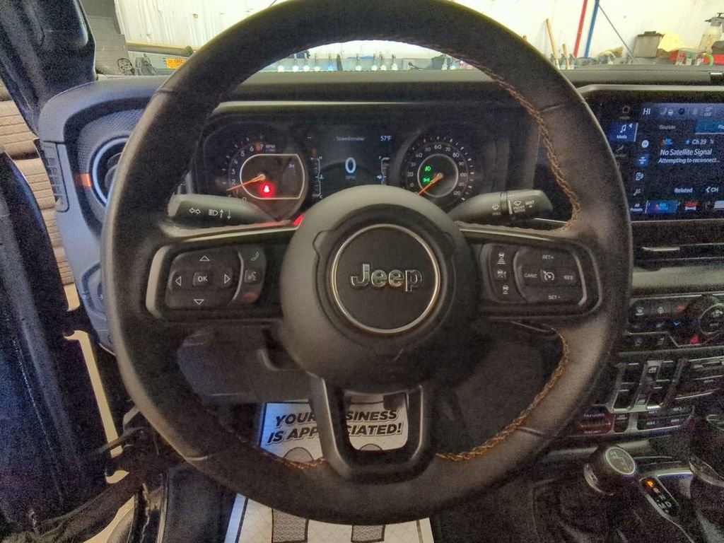 Used 2025 Jeep Gladiator Mojave w/ Convenience Group image 17