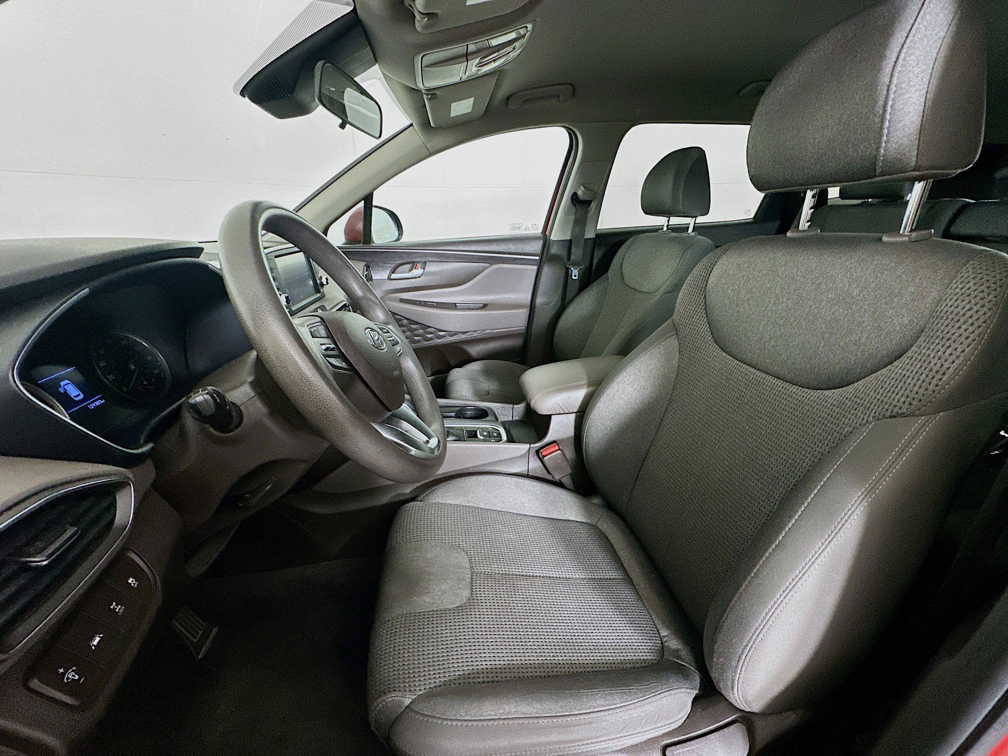 Used 2020 Hyundai Santa Fe SE image 13